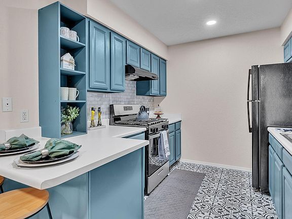 Building Photo - Single-level living at its finest! This co...