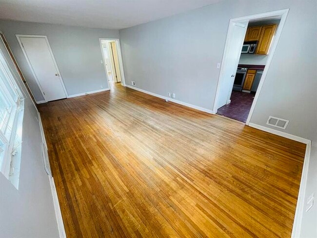 Building Photo - 5624 Lake St