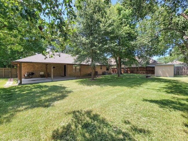 Building Photo - 10282 Valley Dr S