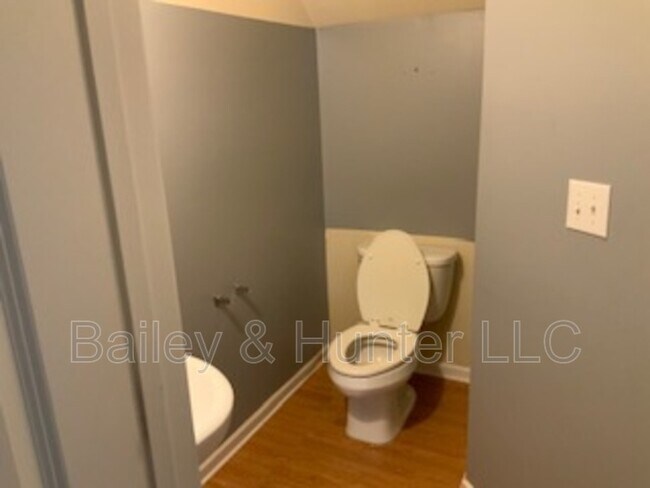 Building Photo - 473 Mulberry Row