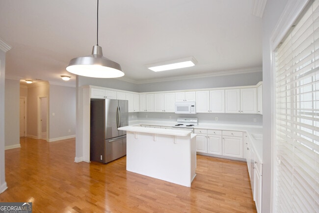 Building Photo - 204 Lenox Dr