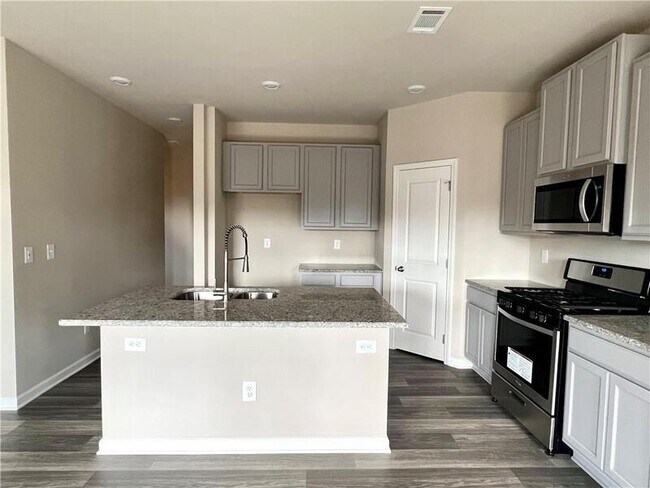 Building Photo - 114 Auburn Xing Wy