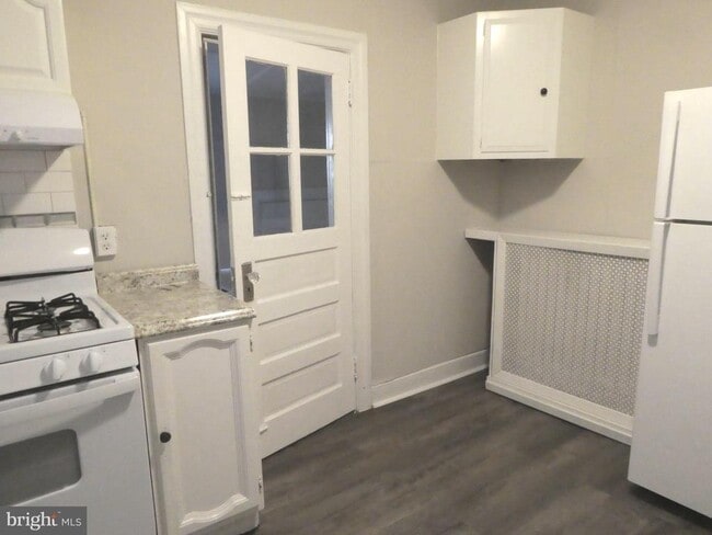 Building Photo - 1213 S 54th St