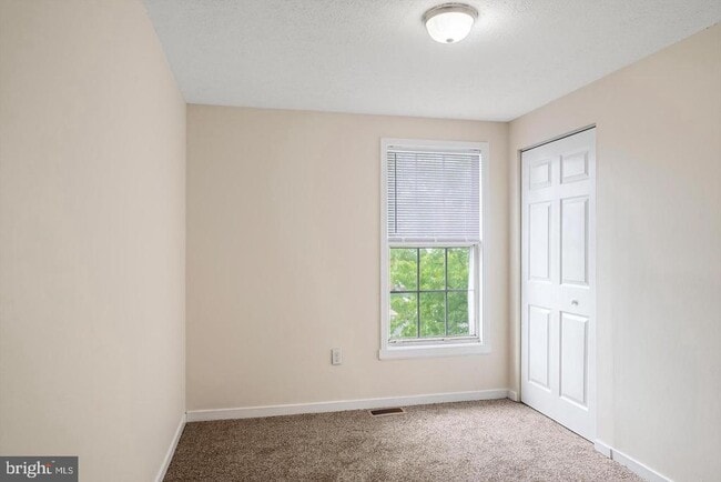 Building Photo - 206 Emily Ln