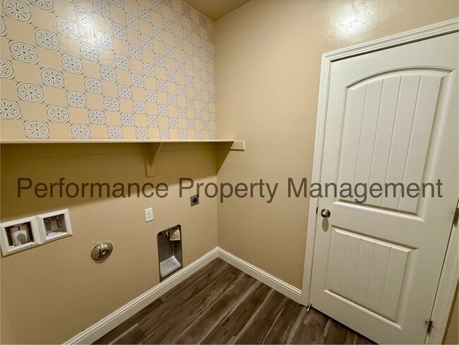 Building Photo - Charming 4 Bed/2 Bath SW Home w/ Solar & $0 Deposit Option