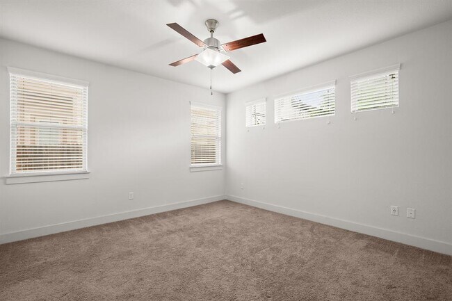 Building Photo - 1013 Totis Rd
