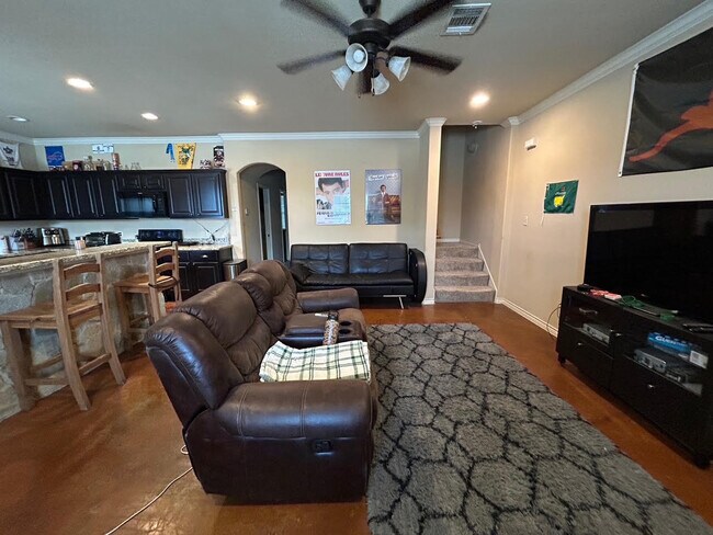 Building Photo - 405 Baby Bear Dr