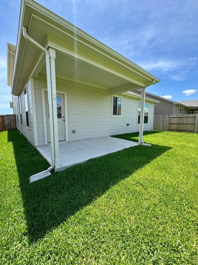 Building Photo - 15357 Dapple Blf Ln