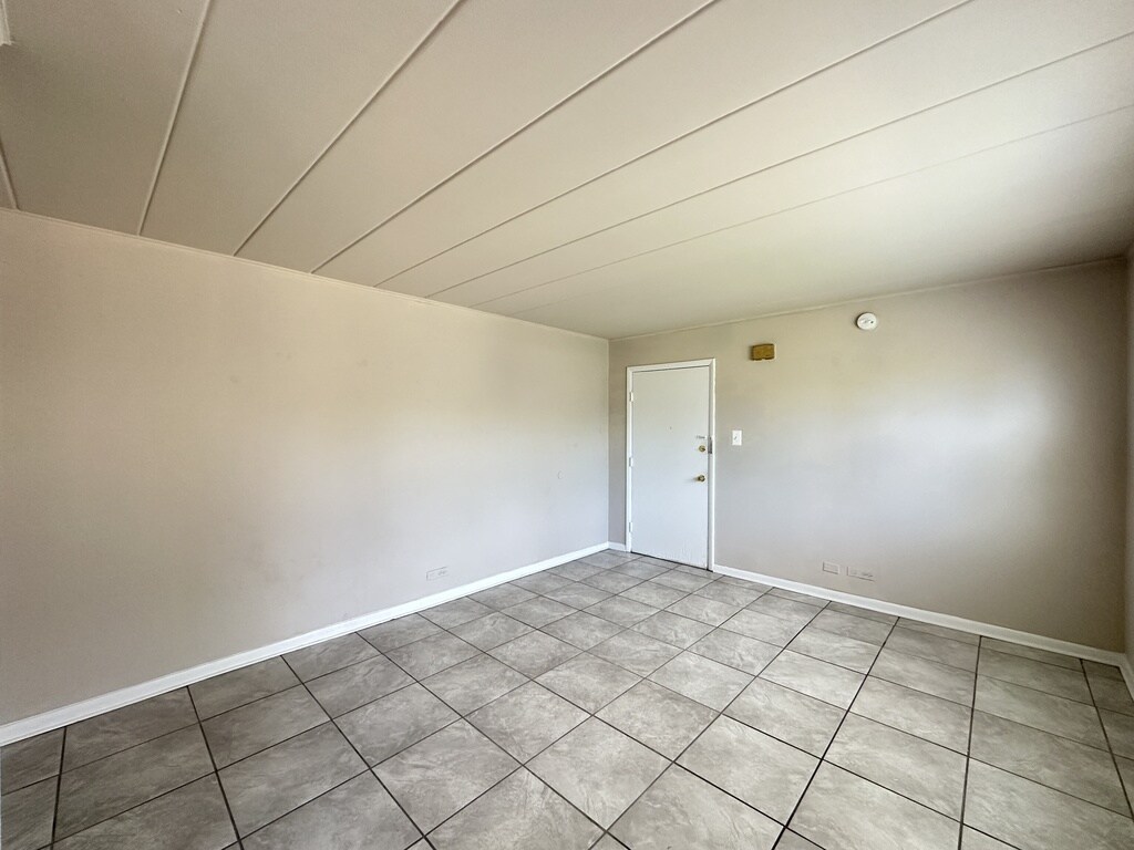 Building Photo - 9610 Ivanhoe Ave
