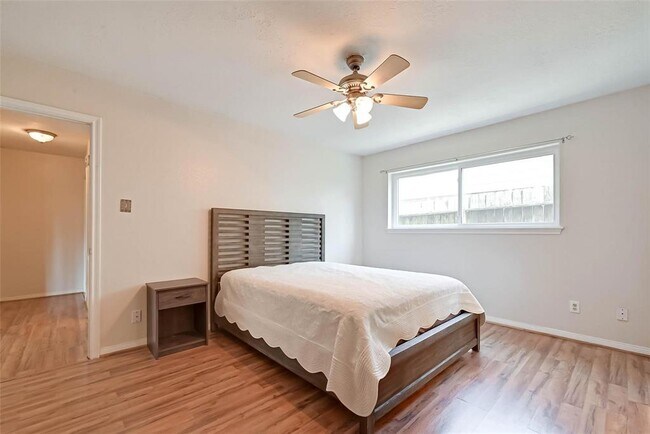 Building Photo - 13623 Fernhill Dr
