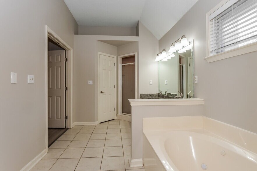 Building Photo - 7643 Shadow Hills Dr