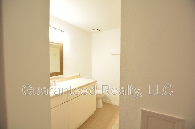 Building Photo - 810 Plum St