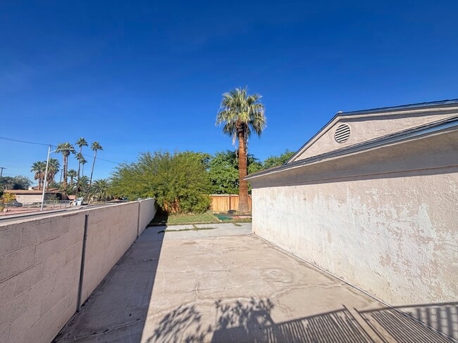 Building Photo - 3816 San Joaquin Ave