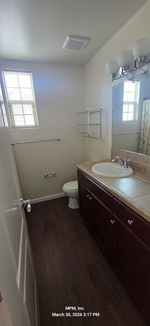 Building Photo - 3 bed 2 bath north end of town