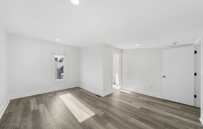 Building Photo - 1119 Hampton Pl