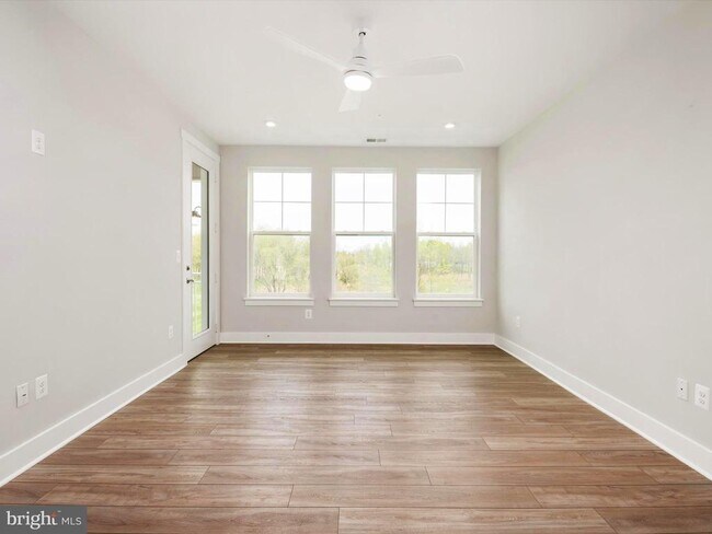 Building Photo - 170 Harrier Wy