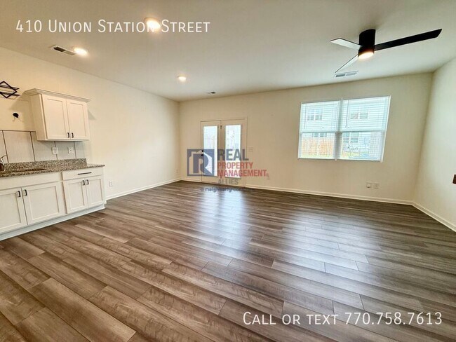 Building Photo - 410 Union Station St