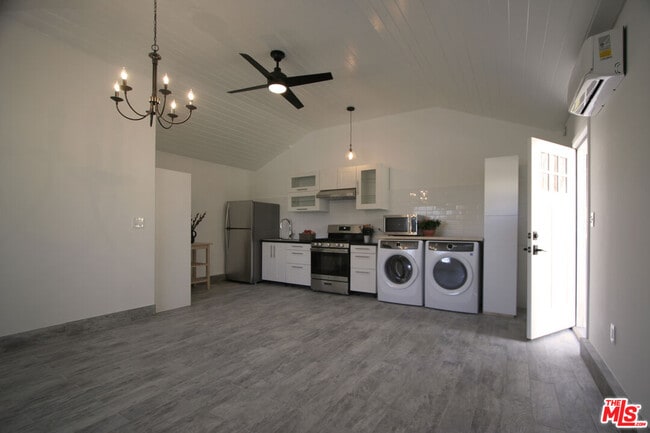 Building Photo - 13203 Dewey St