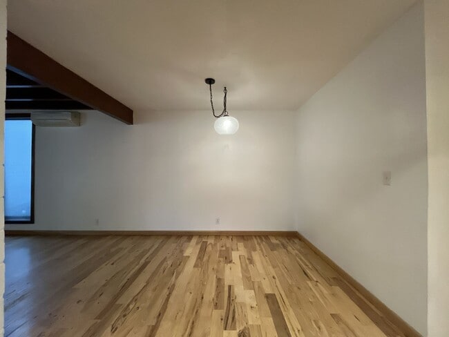 Building Photo - Large NW Portland Home Near Shops & Restaurants with Finished Basement & Bay Windows