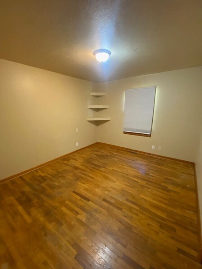 Building Photo - Nice 3 Bedroom Home In Lincoln!