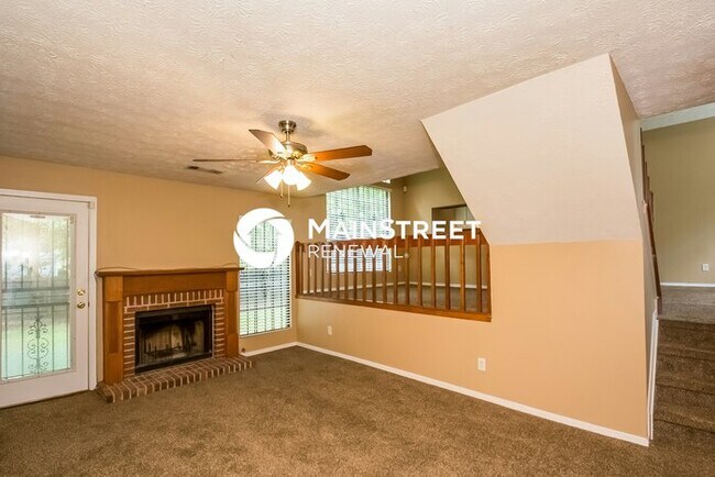 Building Photo - 3 Bedroom Pet-Friendly Home in Lithonia, GA with Main Street Renewal