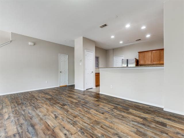 Building Photo - 5948 Lost Valley Dr