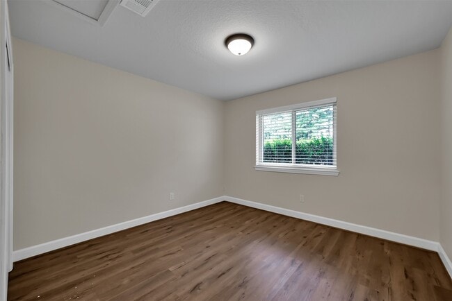 Building Photo - 22318 Meadowrock Dr