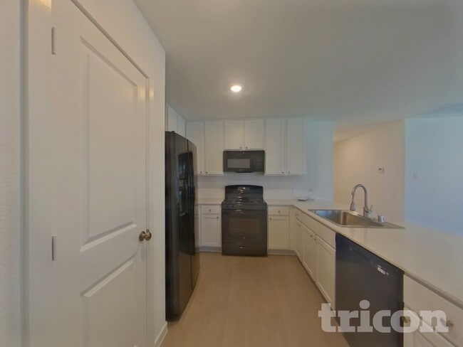 Building Photo - 1632 Baugh St