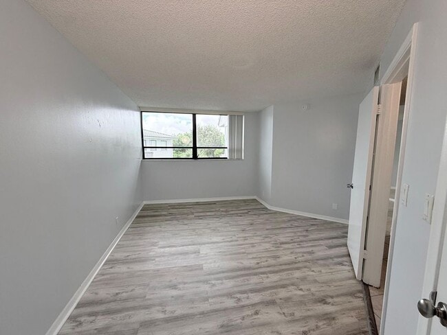 Building Photo - 1720 N Congress Ave