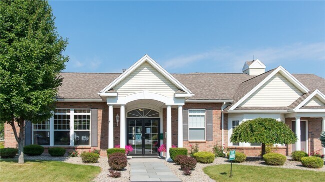 Building Photo - 749 Royal Sunset Dr