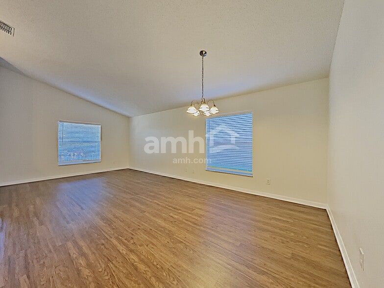 Building Photo - 1066 Bluegrass Dr