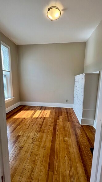 Building Photo - 784 Wilson St