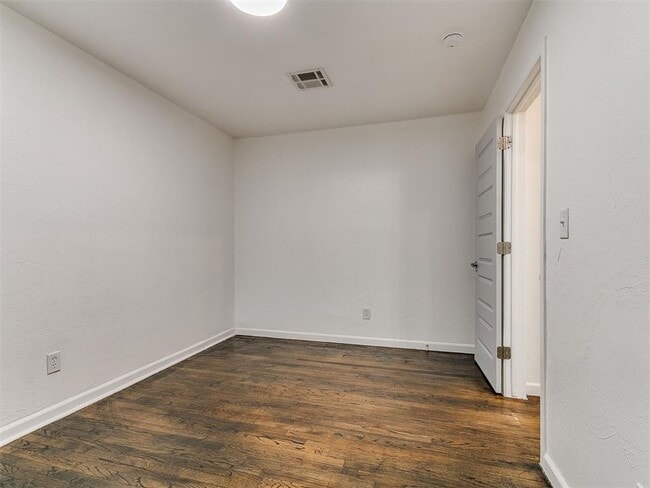 Building Photo - 1338 South Dr