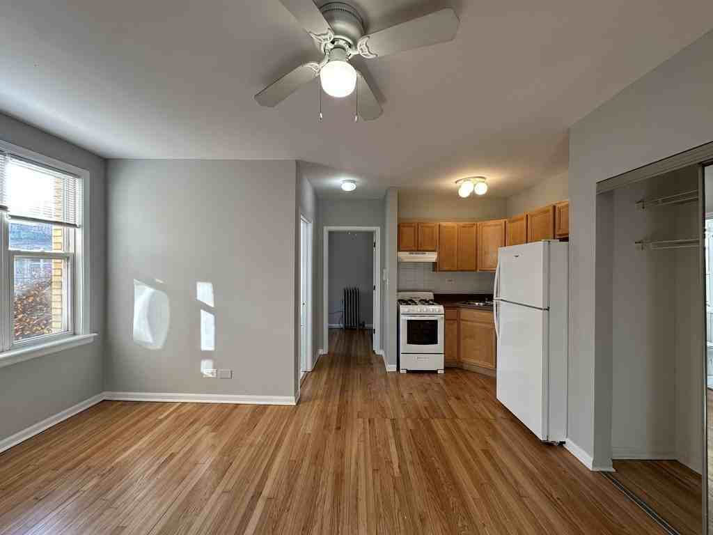 Building Photo - 914 W Dakin St