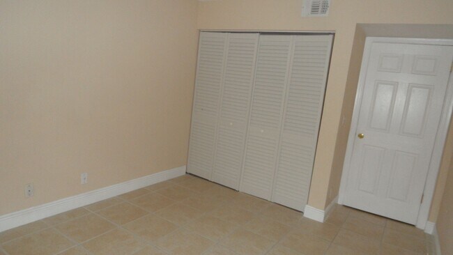 Building Photo - 10749 - Menkin LOJ 7-104 Condo
