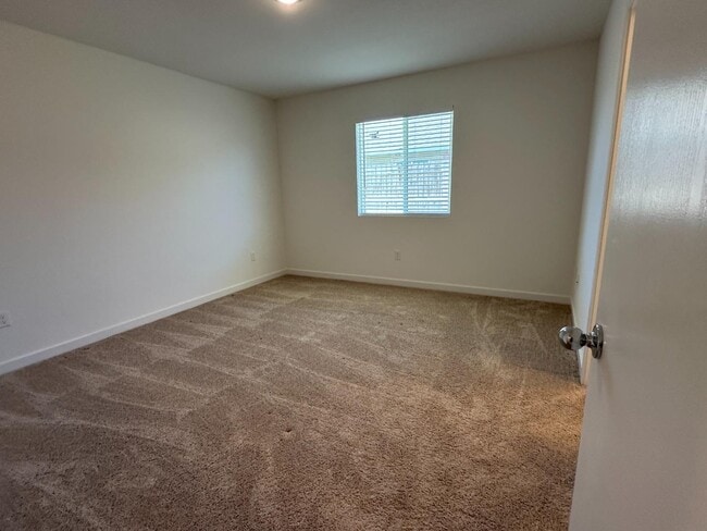 Building Photo - 395 Yandris Ct