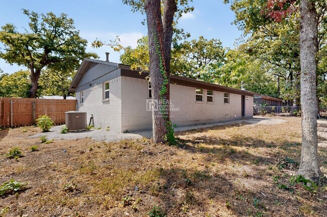 Building Photo - 1809 W Sanford St