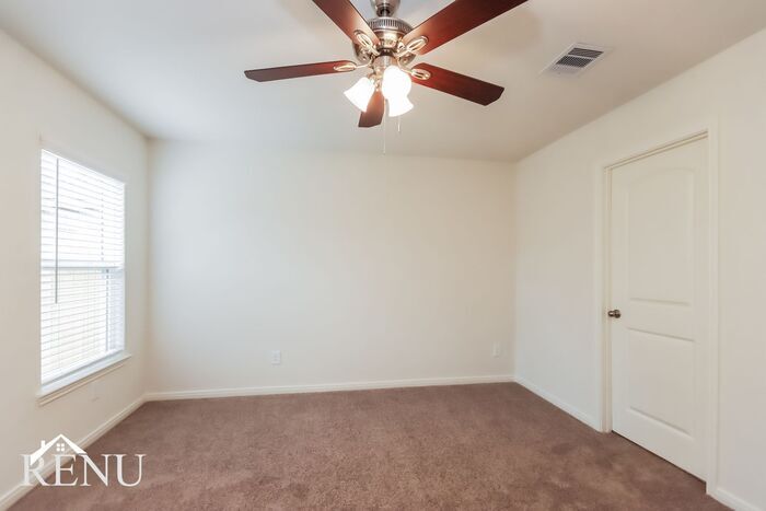 Building Photo - 10506 Sweetwater Creek Dr