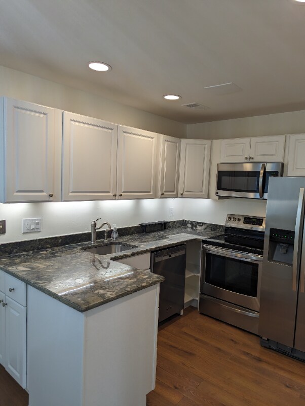 Building Photo - 2494 Glengyle Dr