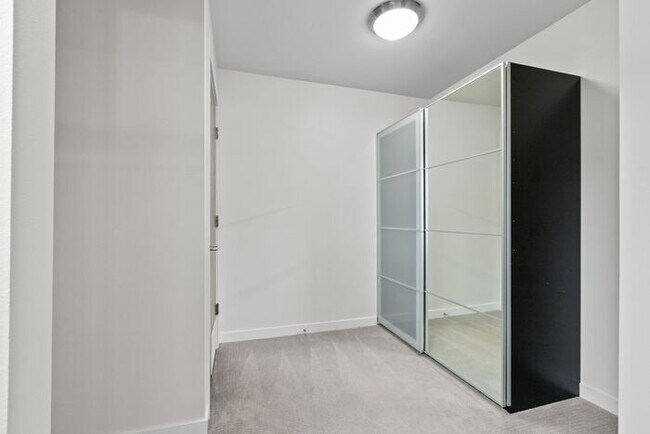 Building Photo - Trendy West Seattle Townhome w/Air Conditi...