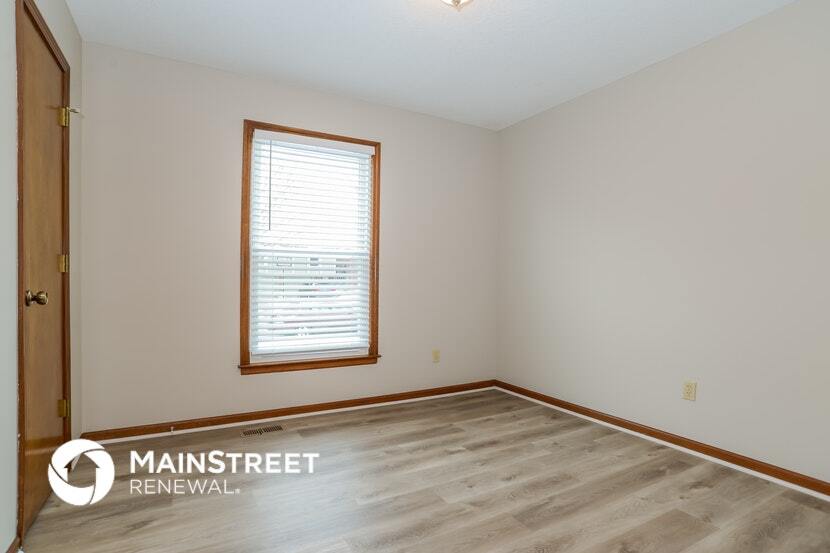 Building Photo - 905 NW Delwood Dr