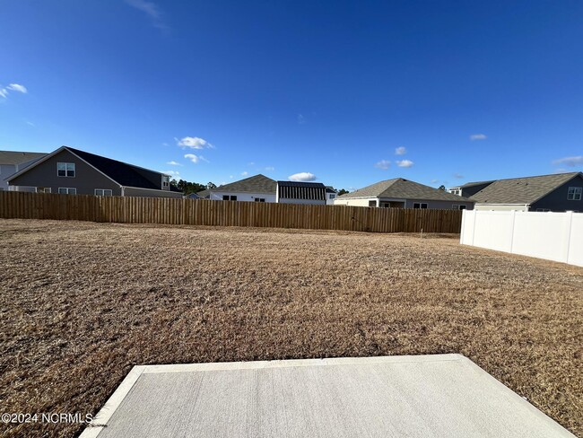 Building Photo - 8219 E Highcroft Dr NE