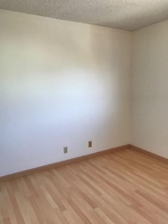 Building Photo - Available now - 2 bedroom / 1 bath / 2 par...