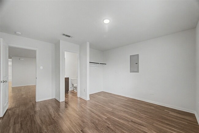 Building Photo - 5409 Nielan St