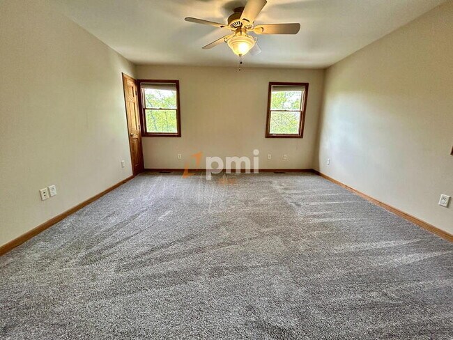 Building Photo - 5107 White Oak Terrace