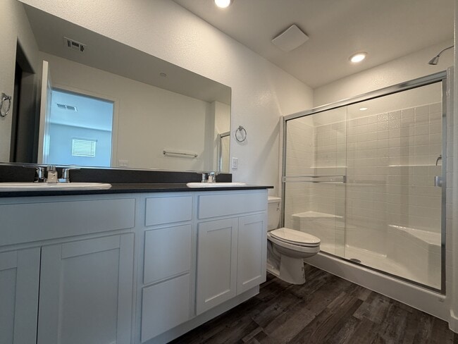 Building Photo - 925 Violet Heron St