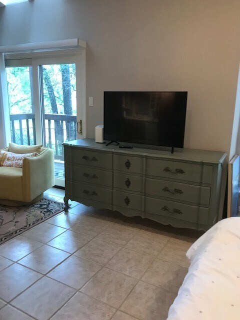 Building Photo - 11711 Memorial Dr