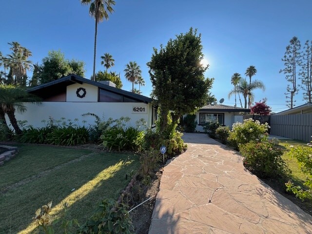 Primary Photo - 6201 Corbin Ave