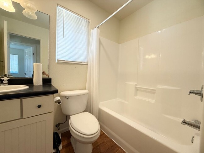 Building Photo - 2 Bedroom / 1 Bathroom Cottage in Pukalani!