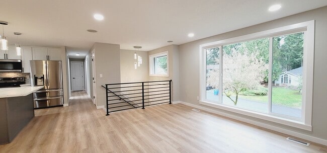 Building Photo - Stunning 4 bedroom House in an amazing location of Puyallup!